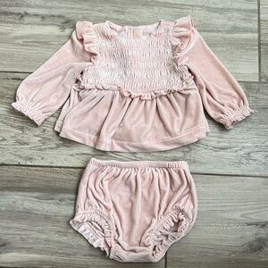 Excellent condition Baby Gap Pink velvet outfit 6-12m
